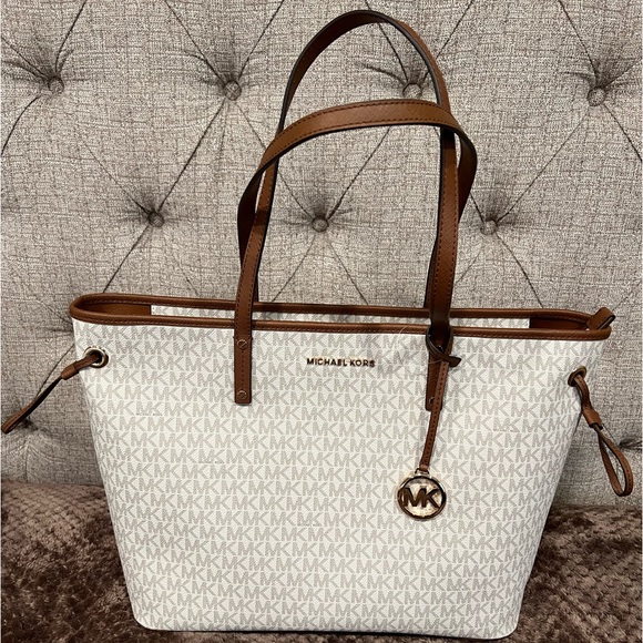 COPY - Michael Kors large drawstring tote bag, with zip closure. New never used… - Picture 3 of 8